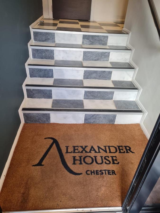 34 Cuppin Street - Luxury City Centre Apartment! Chester Exterior foto